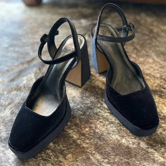 Vince Camuto Shoes - VINCE CAMUTO
Women's Martich Ankle Strap Platform High Heel Pumps Size 11